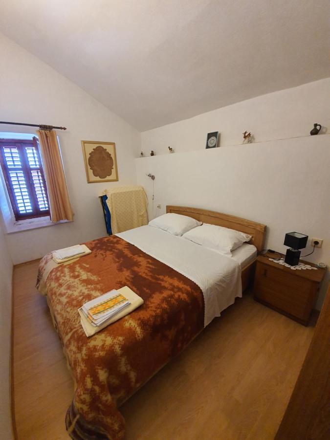 Apartment And Rooms Lucica Komiža Eksteriør bilde