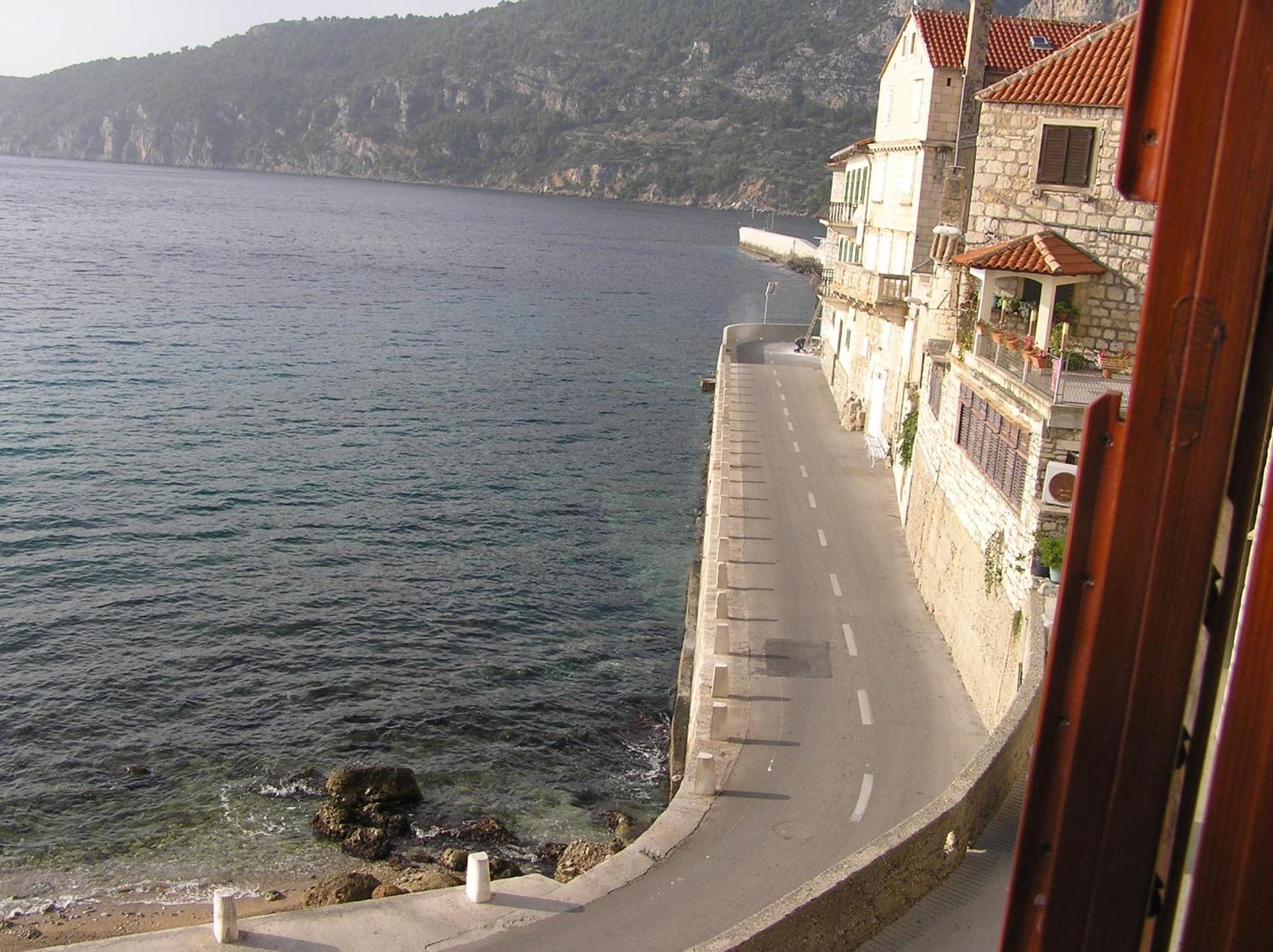 Apartment And Rooms Lucica Komiža Eksteriør bilde