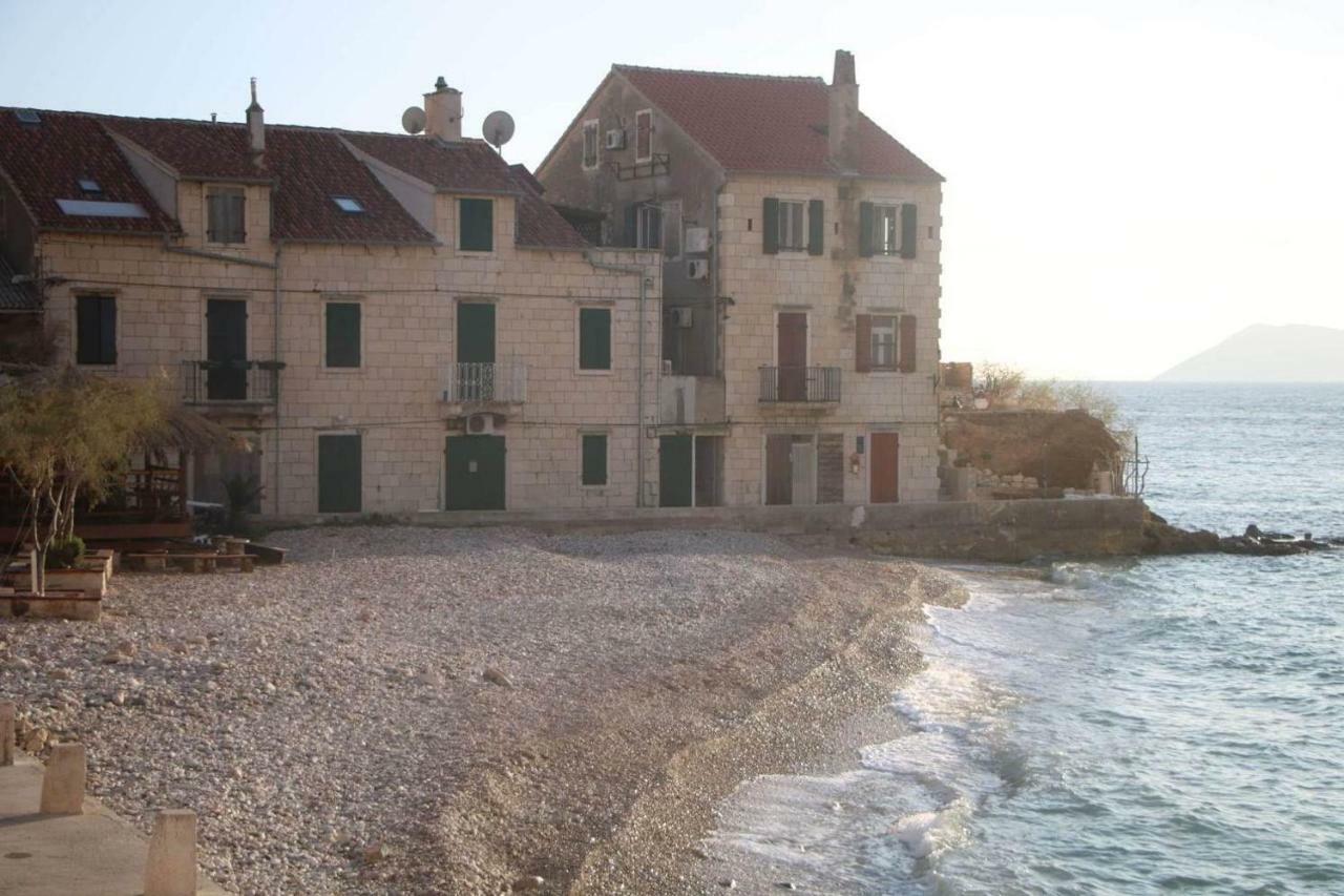 Apartment And Rooms Lucica Komiža Eksteriør bilde