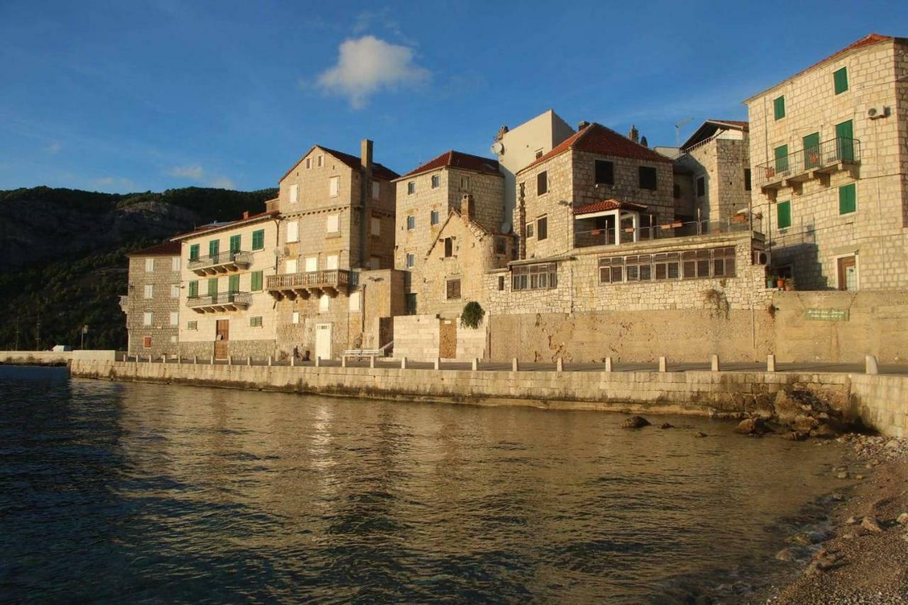 Apartment And Rooms Lucica Komiža Eksteriør bilde
